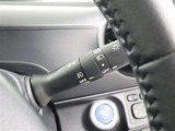 夜間やトンネル等で自動でヘッドライトを点灯します。細かな装備ですが大変便利です。ライトの消し忘れにも貢献します。