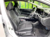 運転席まわりには十分なスペースがあり、大柄な方でもゆったり運転していただける環境です。