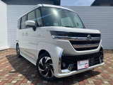 先行車発進お知らせ機能です。停車中、前の車が発進して約4m以上離れても停車し続けた場合、ブザー音やメーター内の表示によってドライバーに先行車の発進をお知らせします。