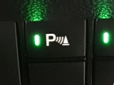 【障害物センサー】センサーが周辺の障害物を検知。音とディスプレー表示で障害物との距離をお知らせし、ドライバーに注意を促します!