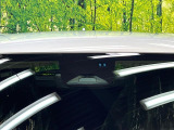 【ホンダセンシング】走行中に前方の車両等を認識し、衝突しそうな時は警報とブレーキで衝突回避と被害軽減をアシスト。より安全にドライブをお楽しみいただけます。