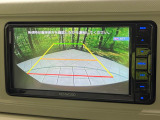 【バックカメラ】駐車時に後方がリアルタイム映像で確認できます。大型商業施設や立体駐車場での駐車時や、夜間のバック時に大活躍!運転スキルに関わらず、今や必須となった装備のひとつです!