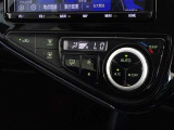 車内を快適に、オートエアコンを装備しています。