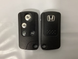 スマートキー付きですからドアロックの開閉およびエンジンスタートが楽々です。電動スライドドアの開け閉めもボタンで操作できます。スペアキーも同じものを用意しております。