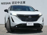 アダプティブLEDヘッドライト。フロントカメラで前方の状況を検知し対向車や先行車に眩しい思いをさせることなく必要なところだけを遠くまで照射します。