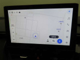ディスプレイオーディオにナビ機能が設定されています。簡単な操作で行き先を入力することができ、音声で目的地まで案内してくれます。初めて訪れる場所も安心です。