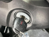 【キーレス】少し離れた場所からでもボタン一つでドアの開錠・施錠ができるのでとっても便利!ドアの鍵穴周りに傷をつけることもありません♪