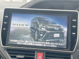 【純正10インチナビ】高級感とインパクトのある大画面ナビを装備。各種オーディオ操作はもちろん、スマホ連携もできる利便性の高いナビです♪