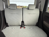 当社の中古車は、フロアマット付きで販売しておりません。中古車という特性上匂いや見栄えなどの状態が左右される為です。純正、社外の新品マットをご検討いただけます。予め得ご了承下さい。