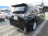全てのクルマに車両検査証がついています。中古車オークション業界で確立された公正な基準を採用しています。トヨタ自動車によって、修復歴や状態を正しく判断できると認定された車両検査員が、1台1台検査し点数と
