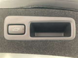 バックドアの開閉が電動操作可能。荷物の出し入れもラクラクです。