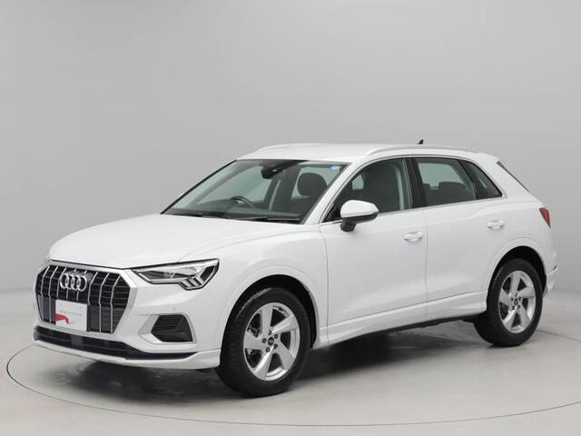 アウディ Q3 
