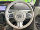 インテリアに合わせたデザインのステアリングは、運転される方のことも考え、運転しやすい形状、大きさです。是非一度、実際に触ってお確かめください。