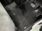 嬉しい純正フロアマット付き♪ 状態も良好です(^^♪
