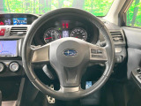【純正革巻きステアリング】上質な革を使用することで、手にしっかり馴染みとても運転しやすいハンドルです♪