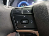 ステアリングには運転中でも簡単に操作できる各種スイッチついてます