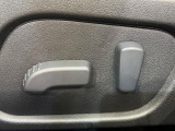 【パワーシート】スイッチ一つで簡単にシートの微調整が可能!電動だから力もいりません!快適なシートポジションにセットして、快適なドライブをお楽しみください。