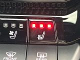 【シートベンチレーション】夏場は涼しい風でお尻や背中の熱やムレを防ぎ、冬はエアコンよりも早く温まってポカポカに!季節を問わず快適に過ごせます。