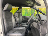 運転席シート廻りは使用感も少なく、良好な状態となっています。前オーナー様が丁寧に使っていたことがよくわかりますね。