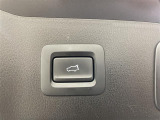 【パワーリアゲート】荷物を抱えた状態でもリアゲートの開閉が可能です!お買い物時やアウトドアの際に役立ちますね。
