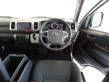 視界良好、操作しやすい運転席です。