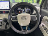 インテリアに合わせたデザインのステアリングは、運転される方のことも考え、運転しやすい形状、大きさです。是非一度、実際に触ってお確かめください。