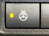 【ステアリングヒーター】冬場に冷たくなりやすい革巻きステアリングを、スイッチ一つで素早く適温に!エアコンよりも早く温まってくれるので、寒い日の運転も快適になりますね♪