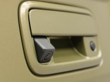 バックの苦手な初心者や女性にうれしいバックモニター 運転席の死角になる真後ろが確認できます。 (^^♪