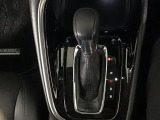 オートマチックシフトレバーは、手になじみ操作しやすい形状で安全運転にもつながります♪