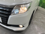 【LEDヘッドライト】悪天候や夜間走行時も良好な視界を確保し安心して運転できる高輝度LEDヘッドライトを装備!点灯速度が早く、消費電力も抑えられています。