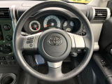 インテリアに合わせたデザインのステアリングは、運転される方のことも考え、運転しやすい形状、大きさです。是非一度、実際に触ってお確かめください。
