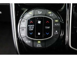 運転席と助手席、それぞれ温度調節ができ、オールシーズン快適なオートエアコンとなっております!