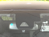【トヨタセーフティセンス】走行中に前方の車両等を認識し、衝突しそうな時は警報とブレーキで衝突回避と被害軽減をアシスト。より安全にドライブをお楽しみいただけます。