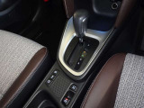 電動パーキングブレーキ・ブレーキホールドを装備してます。ホールド機能は信号待ちが多い一般道で疲労軽減になり、大好評です!