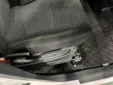 痛みの出やすい運転席シートの角、フロアマット、座面、ともに良好です