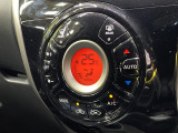 【オートエアコン】一度お好みの温度に設定すれば、車内の温度を検知し風量や温度を自動で調整。暑い&hellip;寒い&hellip;と何度もスイッチ操作をする必要はありません。快適な車内空間には必須の機能ですね♪