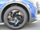 タイヤサイズは23560R18です。