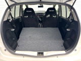 普段のお買い物や通勤、送迎等に十分な荷室スペースを確保しております。セカンドシートを倒すと、大きな荷物の積載も可能です♪