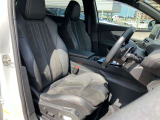こちらの車両は正規ディーラーの厳しいチェックを全てクリアした認定中古車です。納車前117項目点検整備、1年間安心保証、ロードサービス等、購入前後に安心頂けるよう徹底いたしております。