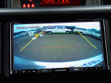 バックカメラ装備しております。駐車時に大変役に立ちますよ。駐車が苦手な方にも便利機能です。