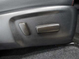 運転席はパワーシートなのでお好みのドライビングポジションに調整可能です♪