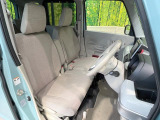 運転席まわりには十分なスペースがあり、大柄な方でもゆったり運転していただける環境です。