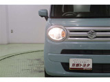 アーモンドアイの様なつぶらなヘッドライトは暖色系で対向車にも優しい光のハロゲン。周囲の明るさを感知して点灯・消灯するオートライト搭載。オートハイビームも搭載ですので面倒なヘッドライトの切替えは不要です