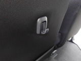 ちょっとした荷物がかけられるフック付き。