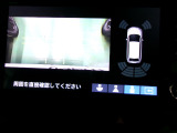 バックカメラの画像です。ガイドラインがスムースな車庫入れをサポートいたします。車庫入れの安心感がアップしますね。