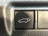 【パワーバックドア】スマートキーや運転席のボタンを押すだけでリアゲートが自動で開閉します!荷物を持っている時や、高い位置にあるバックドアを閉める際に便利な機能です♪