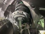 お車を安心してお乗りいただく為には、足回りの定期点検が欠かせません。サービスサポート(有償保証)では無料点検もご提供しており、安心のカーライフをお過ごしいただけるサポート体制が整っています。