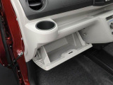 カップホルダーは運転席や助手席からちょうど手の届く位置です!!