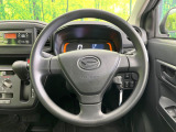 インテリアに合わせたデザインのステアリングは、運転される方のことも考え、運転しやすい形状、大きさです。是非一度、実際に触ってお確かめください。