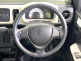 インテリアに合わせたデザインのステアリングは、運転される方のことも考え、運転しやすい形状、大きさです。是非一度、実際に触ってお確かめください。